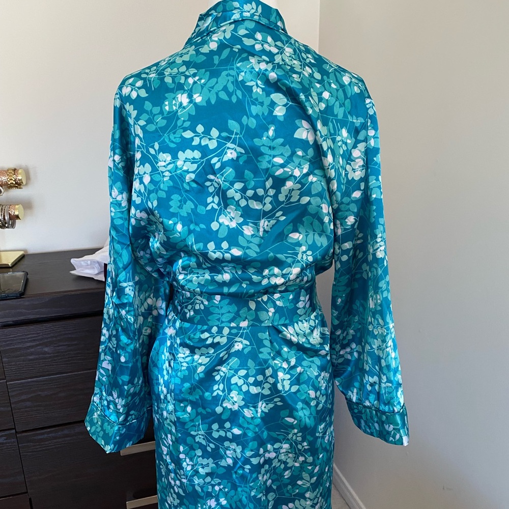 BRAND NEW SILK ROBE - Picture 7 of 7